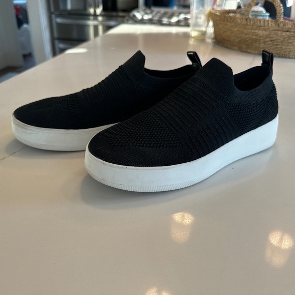 Women's Black Steve Madden Slip On Sneakers, Size 8 - Picture 4 of 7